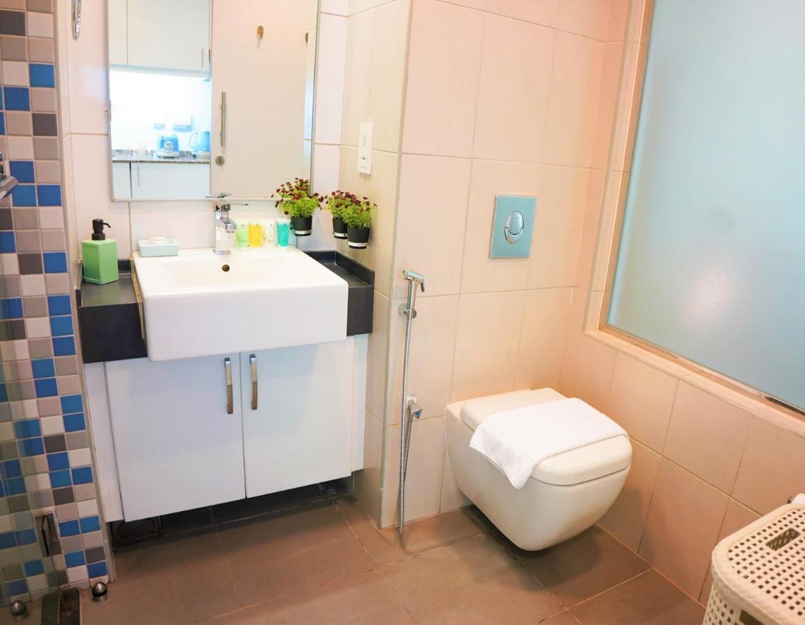 Appartamento Luxury On The Palm With Marina View Balcony Dubai Esterno foto